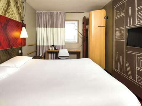 Double Room, 1 Double Bed | In-room safe, desk, free WiFi, bed sheets