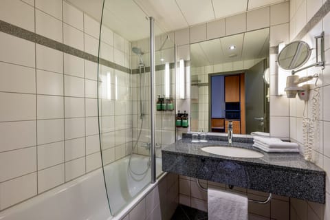 Combined shower/tub, eco-friendly toiletries, hair dryer, towels