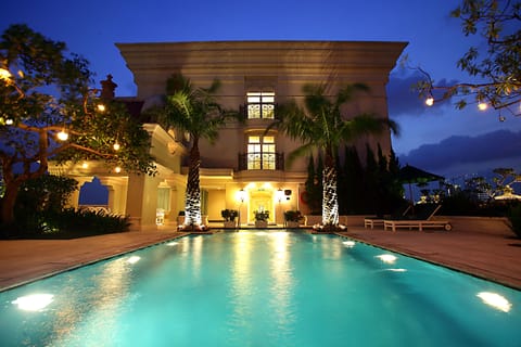 Outdoor pool, sun loungers