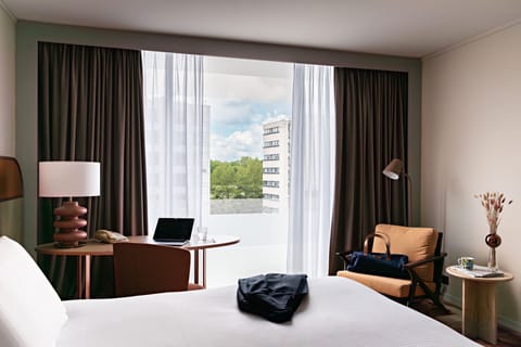 Superior Room, 1 King Bed | Hypo-allergenic bedding, pillowtop beds, in-room safe, blackout drapes