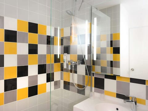 Premium bedding, soundproofing, iron/ironing board, free WiFi