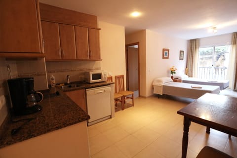 Apartment, 1 Bedroom | Private kitchen | Fridge, microwave, stovetop, dishwasher