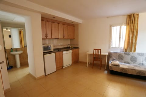 Loft (estudio 4 personas) | Private kitchenette | Fridge, microwave, stovetop, dishwasher