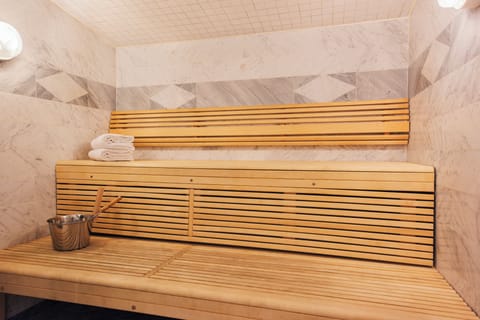 Superior Room with Finnish Sauna | Bathroom | Designer toiletries, hair dryer, heated floors, towels