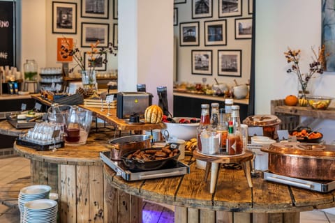 Daily buffet breakfast for a fee