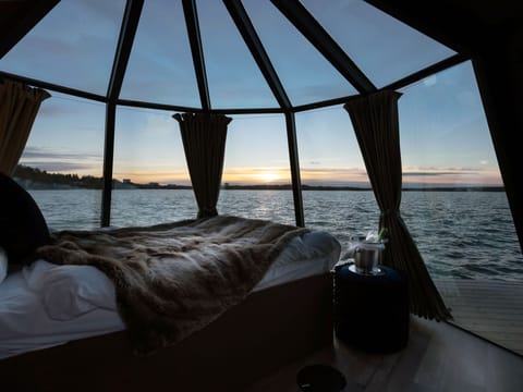 Deluxe Room, 1 Double Bed (w/ Iglux Experience) | Hypo-allergenic bedding, minibar, in-room safe, desk