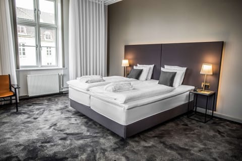 Superior Double Room, 1 King Bed | In-room safe, WiFi, bed sheets