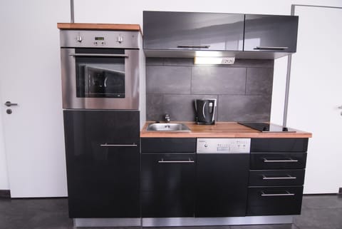 Deluxe Apartment | Private kitchen | Fridge, stovetop, coffee/tea maker, electric kettle