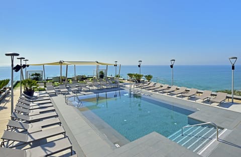 3 outdoor pools, pool umbrellas, sun loungers