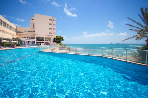 Outdoor pool, pool umbrellas, sun loungers