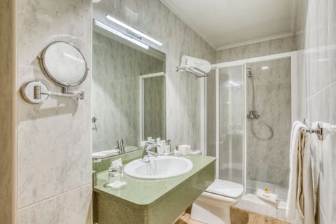 Classic Double Room | Bathroom | Shower, hair dryer, towels, soap