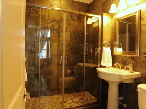 Premium Room, Ensuite (Renate) | Bathroom | Towels