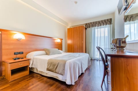 Double Room | Pillowtop beds, minibar, in-room safe, desk