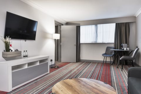 Suite, 1 Bedroom | Hypo-allergenic bedding, in-room safe, individually furnished, desk