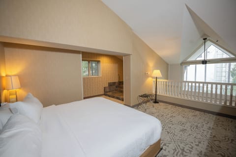 Presidential Suite, 1 King Bed, Non Smoking | Desk, iron/ironing board, free WiFi, bed sheets