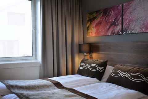 Standard Twin Room | Desk, laptop workspace, free cribs/infant beds, free WiFi