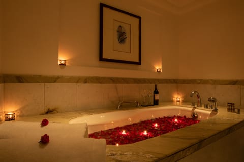 Private spa tub