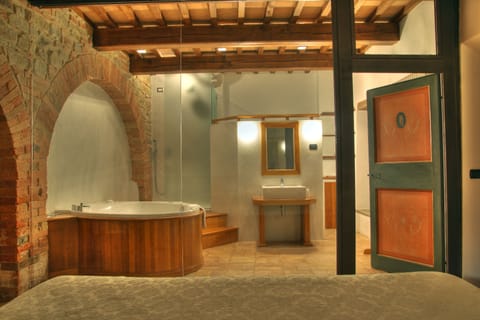 Deluxe Suite | Bathroom | Hair dryer, bathrobes, slippers, bidet