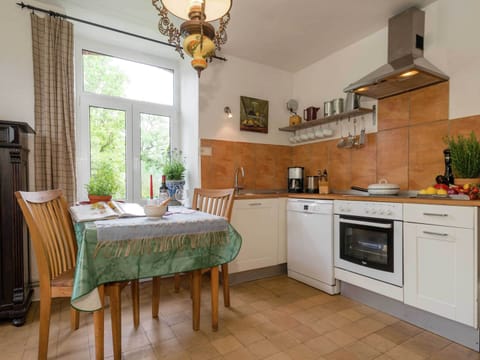 Cottage | Private kitchen | Highchair