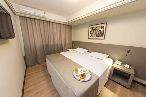 Standard Double Room | Hypo-allergenic bedding, minibar, in-room safe, free WiFi