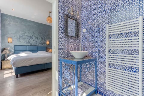 Luxury Double Room | Pillowtop beds, in-room safe, desk, laptop workspace