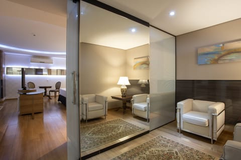 Premium Room (Suite Premium - Vista Piscina) | Pillowtop beds, minibar, in-room safe, soundproofing