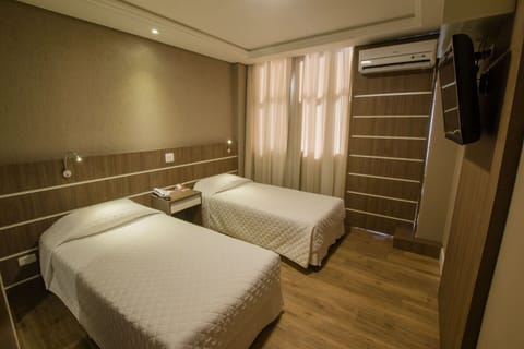 Suite Triplo Twin | Minibar, in-room safe, free WiFi, bed sheets