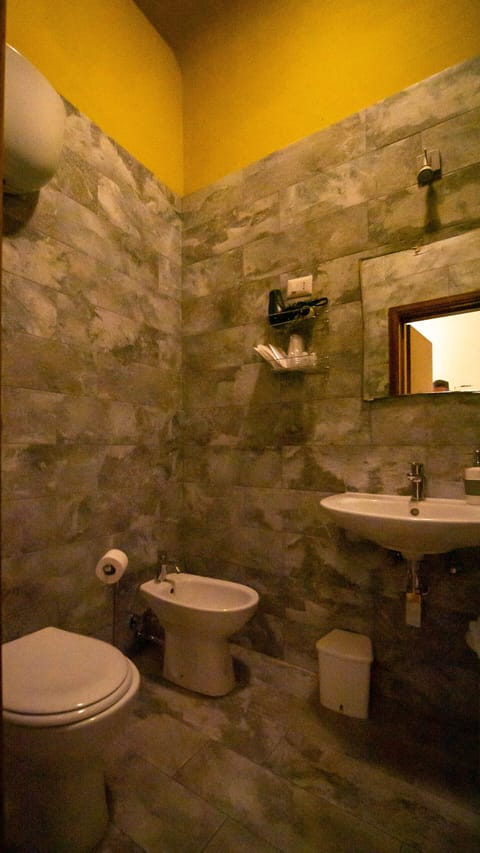 Quadruple Room | Bathroom | Shower, eco-friendly toiletries, hair dryer, bidet