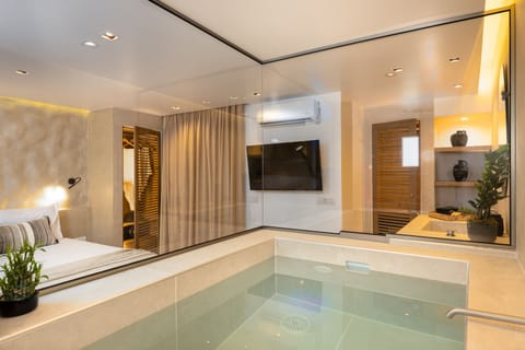 Executive Suite | Jetted tub