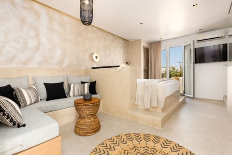 Executive Suite | Living area | 40-inch Smart TV with digital channels