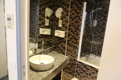 Double Room | Bathroom | Hair dryer, towels
