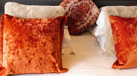 Standard Quadruple Room | Minibar, in-room safe, desk, iron/ironing board