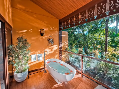 Premier Room, Bathtub, River View | Private spa tub