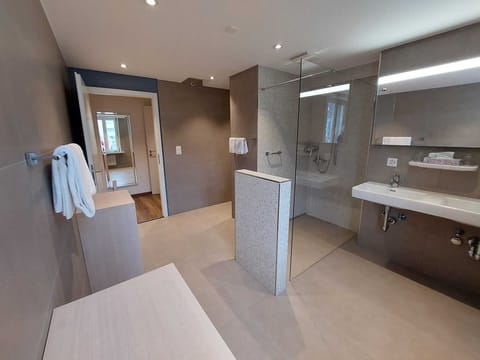 Suite | Bathroom | Hair dryer, bathrobes, heated floors, towels