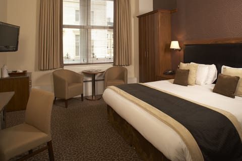 Hypo-allergenic bedding, desk, iron/ironing board, free WiFi