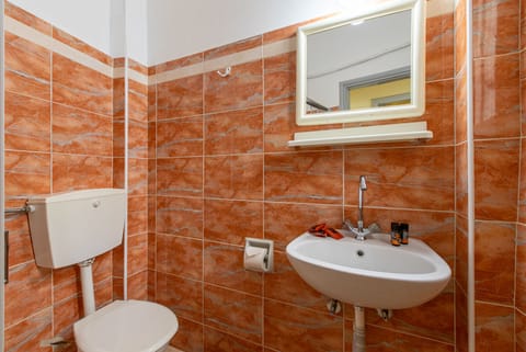 Economy Double or Twin Room, City View | Bathroom | Free toiletries, hair dryer, towels, soap