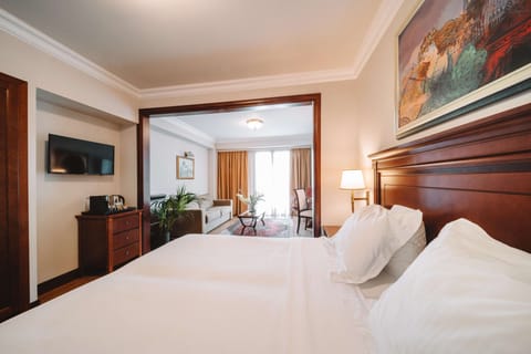 Junior Suite, Acropolis View | Premium bedding, minibar, in-room safe, desk