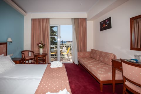 Deluxe Double Room, Sea View | Soundproofing, free WiFi, bed sheets