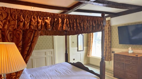 Super King Four Poster Room | Premium bedding, in-room safe, individually decorated