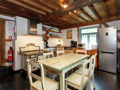 Cottage | Private kitchen | Highchair