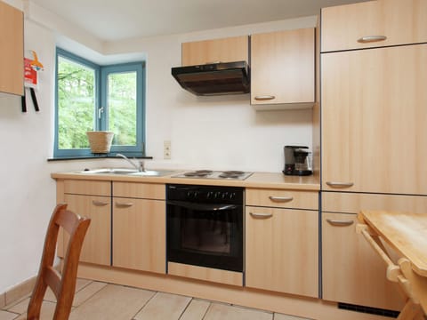 Cottage | Private kitchen | Highchair