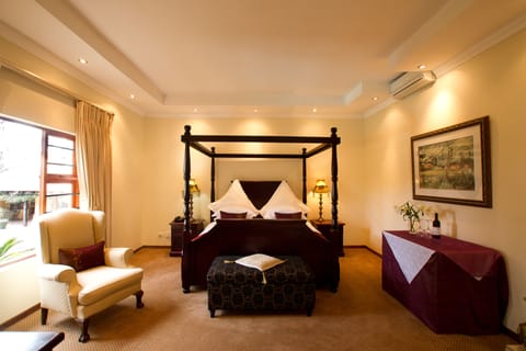 Suite, 1 King Bed | Minibar, in-room safe, desk, free WiFi