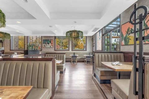 Breakfast, lunch and dinner served