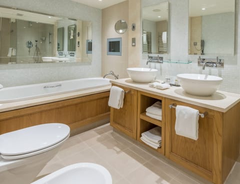 Room (Estate) | Bathroom | Combined shower/tub, deep soaking tub, designer toiletries, hair dryer