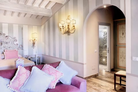 Junior Suite | Premium bedding, in-room safe, individually decorated