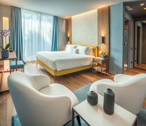 Suite, Hot Tub (Master, Seaside) | Premium bedding, minibar, in-room safe, individually decorated