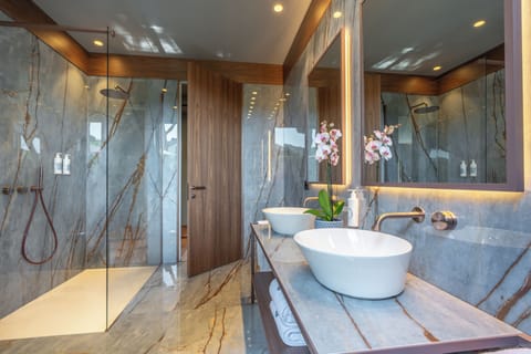 Suite, Hot Tub (Master, Seaside) | Bathroom | Combined shower/tub, free toiletries, hair dryer, bathrobes