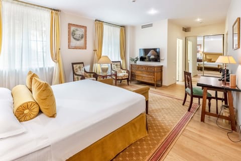 Superior Double Room | Hypo-allergenic bedding, Select Comfort beds, minibar, in-room safe