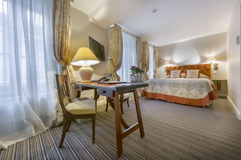 Classic Double Room | Hypo-allergenic bedding, Select Comfort beds, minibar, in-room safe