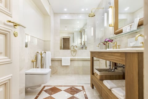 Grand Suite | Bathroom | Separate tub and shower, rainfall showerhead, designer toiletries